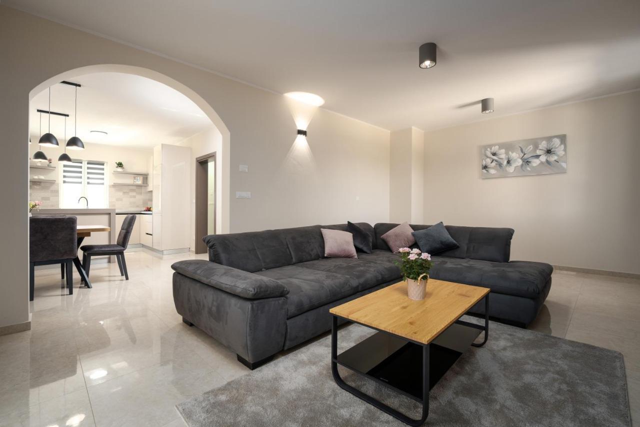 Holiday House Leana Pazin Exterior foto