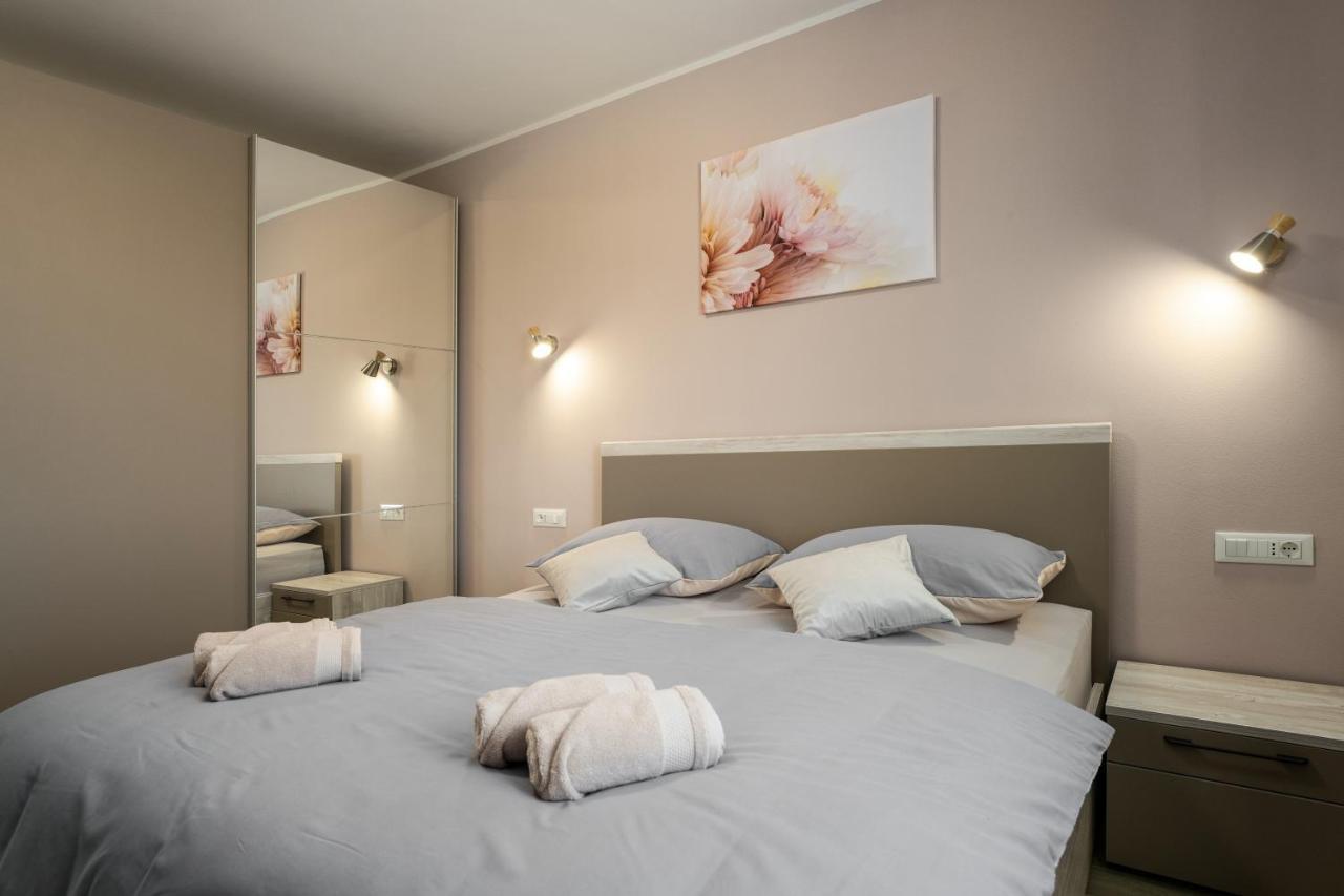 Holiday House Leana Pazin Exterior foto