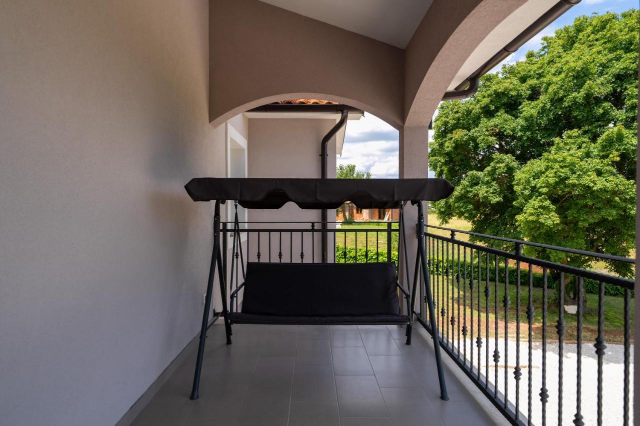 Holiday House Leana Pazin Exterior foto
