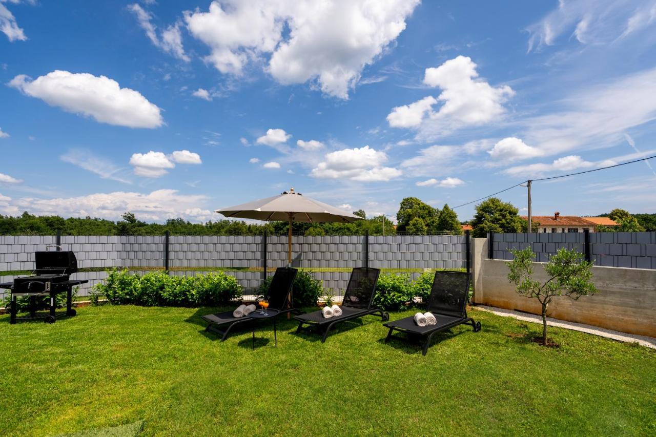 Holiday House Leana Pazin Exterior foto